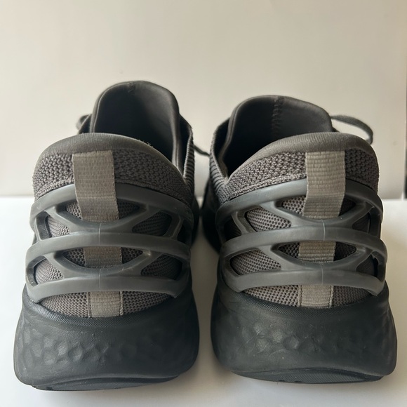 Men’s size 11 Kizik Hands Free “Athens” charcoal gray sneakers.